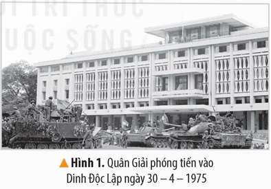 2. KỂ CHUYỆN LỊCH SỬ VỀ CHIẾN DỊCH HỒ CHÍ MINHCâu hỏi: Đọc thông tin, hãy kể lại một câu chuyện lịch sử về Chiến dịch Hồ Chí MinhGiải chi tiết:Câu chuyện về thời khắc cuối cùng của chính quyền Sài Gòn- Khi lá cờ cách mạng kiêu hãnh bay trên nóc Dinh Độc Lập, tổng thống Dương Văn Minh đã phải đến Đài phát thanh Sài Gòn đọc lời tuyên bố đầu hàng không điều kiện- Nội dung lời tuyên bố: khẳng định quân Việt Nam Cộng Hoà hạ vũ khí đầu hàng không điều kiện Quân giải phóng của ta, chính quyền từ trung ương đến địa phương phải giải tán hoàn toàn và trao lại cho Chính phủ cách mạng lâm thời miền Nam Việt Nam 3. LUYỆN TẬPCâu 1: Hoàn thiện trục thời gian (theo gợi ý dưới đây vào vở) về một số sự kiện lịch sử trong Chiến dịch Hồ Chí Minh năm 1975.Giải chi tiết: Câu 2: Viết một đoạn văn (khoảng 5 câu) nêu cảm nghĩ của em về một câu chuyện lịch sử trong bài học.Giải chi tiết:Qua cây chuyện kể về thời khắc cuối cùng của chính quyền Sài Gòn, có thể thấy đây là một thời khắc lịch sử của dân tộc ta. Bởi vì nó đã đánh dấu sự thất bại hoàn toàn cuộc chiến tranh xâm lược của đế quốc Mỹ ở miền Nam. Sự sụp đổ hoàn toàn của chính quyền Sài Gòn được thể hiện qua tuyên bố đầu hàng không điều kiện của Đại tướng Dương Văn Minh. Toàn bộ người dân ở khoảnh khắc đó như vỡ oà sau rất nhiều năm chiến đấu oanh liệt để giành độc lập tự do, thống nhất cho Tổ quốc. Ngày này đã đi vào lịch sử dân tộc như một mốc son chói lọi, đưa đất nước ta bước vào một kỷ nguyên mới, kỷ nguyên độc lập dân tộc và chủ nghĩa xã hội.4. VẬN DỤNG