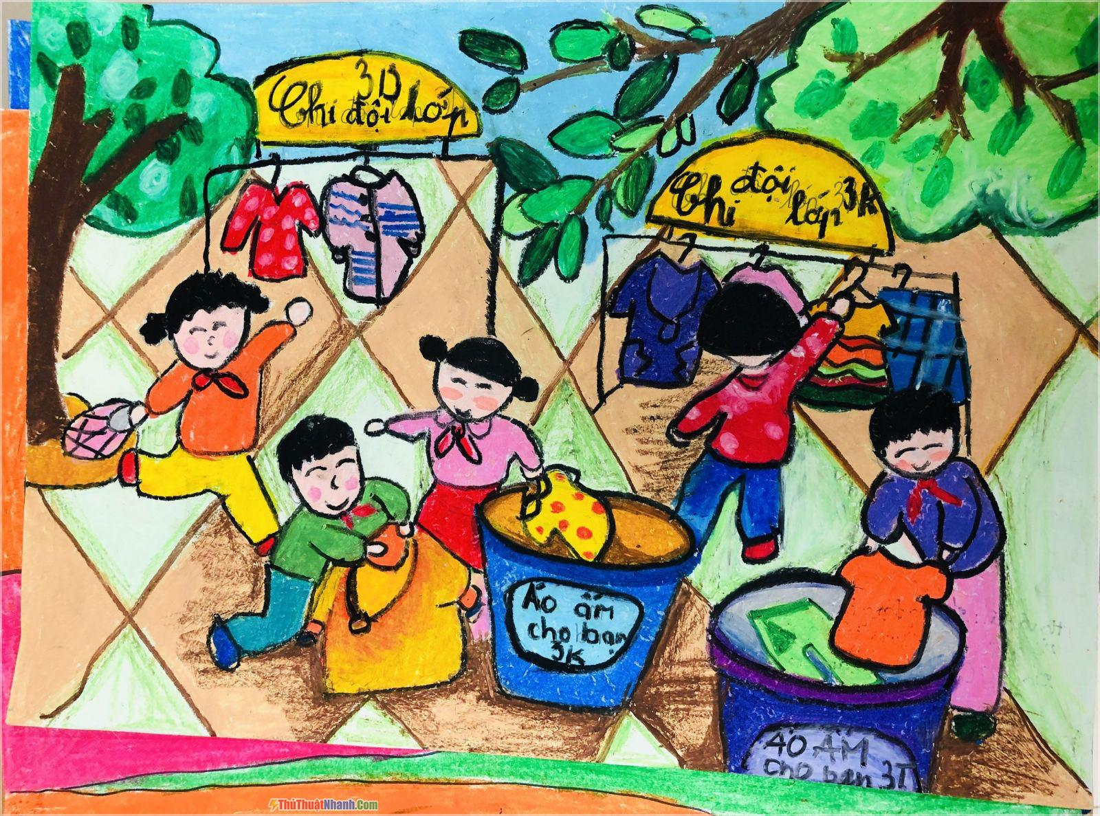 MỞ ĐẦUEm hãy quan sát các hình ảnh dưới đây và cho viết tên, ý nghĩa của những hoạt động cộng đồng được thể hiện trong các hình ảnh đóĐáp án: Hình ảnh 1: Tổ chức ngày hội “Áo ấm mùa đông – Trao đổi yêu thương” => tinh thần thiện nguyện, cho đi và sẻ chiaHình ảnh 2: Học sinh dọn rác ở bờ biển => thanh niên trẻ tình nguyện bảo vệ môi trường, làm sạch môi trường sống 1. HOẠT ĐỘNG CỘNG ĐỒNG VÀ SỰ CẦN THIẾT PHẢI THAM GIA HOẠT ĐỘNG CỘNG ĐỒNGEm hãy đọc thông tin sau và trả lời câu hỏi: a. Em hãy kể tên những hoạt động cộng đồng trong thông tin trênb. Em hãy nêu mục đích, đối tượng tham gia và ý nghĩa của những hoạt động đóc. Theo em, thế nào là hoạt động cộng đồng? Em hãy nêu ý nghĩa của hoạt động cộng đồngĐáp án: a. Thanh niên tình nguyện, bảo vệ môi trường, đảm bảo an toàn giao thông, đảm bảo an sinh xã hội, chung tay xây dựng nông thôn mớib. Cổ vũ, khơi dậy tinh thần tương thân tương ái, tính xung kích, tình nguyện của thanh niên Việt Nam, tạo ra môi trường cống hiến, trưởng thành và phát huy trách nhiệm của tuổi trẻ với cộng đồng, rèn luyện ý chí, nghị lực cho thanh niênc. Hoạt động cộng đồng là những hoạt động được tổ chức bởi các cá nhân, tập thể nhằm mang lại lợi ích chung cho cộng đồng. Hoạt động cộng đồng có ý nghĩa rất lớn với cá nhân, cộng đồng, học sinh; góp phần xây dựng kỹ năng, tinh thần trách nhiệm đóng góp công sức và trí tuệ của mình vào công việc chung 2. THAM GIA CÁC HOẠT ĐỘNG CỘNG ĐỒNGEm hãy quan sát các hình ảnh, kết hợp đọc những trường hợp sau để trả lời câu hỏi: 1. Tuy còn nhỏ tuổi nhưng B đã là thành viên của Câu lạc bộ hát quan họ của xã. Vào cuối tuần, B thường tích cực tham gia cùng các thành viên trong câu lạc bộ tập luyện và biểu diễn phục vụ bà con mỗi khi có dịp lễ hội. Không những thế, B còn động viên nhiều bạn trong xóm cùng tham gia.2. Nhân ngày Thương binh - Liệt sĩ 27/7, nhà trường tổ chức hoạt động chăm sóc, thăm viếng nghĩa trang liệt sĩ của xã. Hai bạn C và H được phân công nhiệm vụ làm vệ sinh khu vực đài tưởng niệm nhưng cả hai chỉ mải nói chuyện, không hoàn thành công việc được giao.a. Hoạt động nào trong các hình ảnh trên đã được trường, lớp, địa phương em tổ chức?b. Em có nhận xét gì về tinh thần, thái độ của các nhân vật khi tham gia hoạt động cộng đồng trong các trường hợp trên? Hãy đưa ra lời khuyên cho những bạn chưa tích cực, tự giác khi tham gia hoạt động cộng đồngc. Em đã tham gia những hoạt động cộng đồng nào? Hãy chia sẻ những việc em đã làm khi tham gia các hoạt động đó và nêu những điều em thấy hài lòng, chưa hài lòng khi tham giaĐáp án: a. Hoạt động: 1, 2, 3b. Các thành viên trong lớp đều tích cực tham gia vào các hoạt động do nhà trường, địa phương tổ chức. Đối với những bạn chưa tích cực, cần phải có nhận thức về cộng đồng, trách nhiệm của bản thân nhiều hơn nữac. Em đã tham gia hoạt động tặng sách, quyên góp quần áo cho các trẻ em ở vùng núi, hiến máu tình nguyện. Khi tham gia các hoạt động trên, em cảm thấy rất hạnh phúc khi bản thân có thể đóng góp một chút sức lực của bản thân cho cộng đồng LUYỆN TẬPCâu 1: Em đồng tình/không đồng tình với ý kiến nào dưới đây? Vì sao? a. Khi có nhiều cá nhân tham gia vào một hoạt động chung thì đó là hoạt động cộng đồngb. Tích cực tham gia hoạt động giúp mỗi cá nhân hoàn thiện bản thân và lan toả các giá trị tốt đẹpc. Chỉ những cá nhân có điều kiện kinh tế mới tham gia được hoạt động cộng đồngd. Học sinh không chỉ tích cực tham gia hoạt động mà còn cần động viên người thân, bạn bè cùng tham gia. Đáp án: a. Không đồng tình. Hoạt động cộng đồng là những hoạt động có đóng góp cho cộng đồng chứ không chỉ đơn thuần là nhiều người tham gia vào hoạt động chung nào đó b. Đồng ý. Mỗi hoạt động đều có ý nghĩa riêng nhưng điểm chung đó là giúp cho chúng ta phát triển kỹ năng, nâng cao giá trị của bản thân, lan toả tích cực những giá trị tích cực, giúp xây dựng cộng đồng văn minhc. Không đồng tình. Bởi bất kỳ ai cũng có thể tham gia các hoạt động cộng đồng, đóng góp sức mình vào công cuộc phát triển cộng đồng văn minh chỉ bằng những điều đơn giản nhất như quyên góp quần áo, sách vở, các đồ dùng đã qua sử dụng, dọn dẹp khu phố, đường xá, bảo vệ môi trường khu dân cư…d. Đồng ý. Học sinh cần nhận thức được mặt tích cực của việc tham gia các hoạt động cộng đồng, không chỉ bản thân mình tham gia mà còn phải tuyên truyền, kêu gọi người thân, bạn bè cùng có trách nhiệm tham gia vào các hoạt động cồng đồng Câu 2: Em hãy nêu ý nghĩa của các hoạt động cộng đồng trong những trường hợp dưới đây: a. Anh S và các đồng nghiệp trong văn phòng luật sư đã tích cực tham gia các hoạt động trợ giúp pháp lý cho những người nghèo, người yếu thế ở địa phươngb. Anh H cùng đoàn y, bác sĩ của Trung tâm Y tế huyện tổ chức chương trình khám chữa bệnh nhân đạo, cấp thuốc miễn phí cho bà con dân tộc thiểu số, người dân tại các địa bàn vùng sâu, vùng xa, vùng biên giới đặc biệt khó khănc. Vào thời gian nghỉ hè, chị B thường cùng các bạn trong Đoàn Thanh niên tham gia Đội tuyên truyền phòng, chống tệ nạn xã hội ở địa phươngd. Câu lạc bộ Bảo vệ hành tinh xanh thực hiện dự án thu gom pin đã qua sử dụng để mang tới nơi xử lý an toànĐáp án: a. Tư vấn, hỗ trợ pháp luật miễn phí cho những người nghèo, người yếu thế ở địa phương, giúp đỡ những người có hoàn cảnh khó khănb. Tham khám, chữa bệnh, cấp thuốc miễn phí cho những người con dân tộc thiểu số, người dân khó khăn => ai cũng có cơ hội được chữa bệnh, khám bệnh c. Tuyên truyền tác hại của tệ nạn xã hội => nâng cao nhận thức của người dând. Thu gom pin đã qua sử dụng để xử lý an toàn => đảm bảo vệ sinh môi trường Câu 3: Em hãy đọc trường hợp sau và trả lời câu hỏi: Chủ nhật, T cùng bố mẹ tham gia nhóm từ thiện do Hội Chữ thập đỏ xã tổ chức, nấu những nồi cháo để tặng những bệnh nhân nghèo đang điều trị tại các bệnh viện đóng trên địa bàn. Mẹ nhắc em gái T (đang học lớp 7) cùng tham gia nhưng em từ chối vì muốn được nghỉ ngơi, vui chơi sau một tuần học tậpEm có nhận xét gì về thái độ của em gái T? Hãy đưa ra lời khuyên cho em gái TĐáp án: Em gái T có thái độ hời hợt, chưa tích cực tham gia các hoạt động cộng đồng. Lời khuyên dành cho em gái T: Sống vì cộng đồng, làm việc tốt cũng giúp chúng ta học hỏi, tiếp thu thêm nhiều tri thức mới, nó vừa giúp chúng ta kết nối với các thành viên trong gia đình, vừa giúp xây dựng lòng nhân ái, lan toả giá trị tích cực trong cộng đồng Câu 4: Em hãy cùng nhóm bạn xây dựng kế hoạch thực hiện một hoạt động cộng đồng theo gợi ý dưới đâyKẾ HOẠCHTên hoạt động: …1. Mục đích của hoạt động: 2. Những việc cần làm: Nhiệm vụ 1: …Nhiệm vụ 2: …3. Thời gian, địa điểm: 4. Cách thức thực hiện: 5. Người phối hợp thực hiện: Gợi ý: KẾ HOẠCH: DẠY HỌC MIỄN PHÍ CHO TRẺ EM VÙNG NÚITên hoạt động: Mang con chữ đến bản làng1. Mục đích của hoạt động: bồi dưỡng lòng đoàn kết, sự sẻ chia, giúp các em học sinh miền núi không có cơ hội đến trường được tiếp thu tri thức, biết đọc và viết chữ2. Những việc cần làm: Nhiệm vụ 1: Chuẩn bị các điều kiện cần thiết để tổ chức hoạt động (phấn, bút, giấy, xe di chuyển, quà tặng...)Nhiệm vụ 2: Làm việc cùng với cán bộ thôn, bản để sắp xếp lớp, động viên, tuyên truyền các em đến lớp học3. Thời gian, địa điểm: 3 buổi/tuần trong 2 tháng hè (tháng 6, tháng 7), tại nhà văn hoá thôn/bản4. Cách thức thực hiện: tuyển chọn những người có chuyên môn đi kèm, giáo viên phụ trách từng lớp có học sinh tham gia, học sinh có thành tích cao trong học tập, Đoàn viên hăng hái5. Người phối hợp thực hiện: phối hợp với ban lãnh đạo địa phương, Đoàn thanh niên, cấp giấy chứng nhận cho những cá nhân tham gia VẬN DỤNG