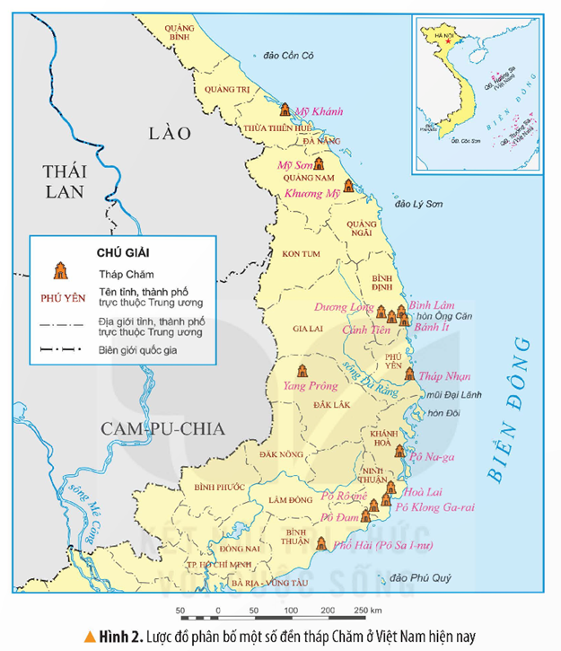 2. KỂ CHUYỆN VỀ ĐỀN THÁP CHĂMCâu hỏi: Đọc thông tin, em hãy kể một câu chuyện về đền tháp ChămGiải chi tiết:- Sự tích tháp Pô Klong Ga-rai kể về một cậu bé tên là Po Ong sinh ra với ngoại hình xấu xí, ghẻ chốc, một lần đi làm cậu ngủ thiếp bên tảng đá ven đường, có một đôi rồng trắng quấn quanh người cậu. Sau đó các vết ghẻ chốc trên người cậu bé biến mất- Nhà vua lúc đó băng hà nhưng không có người nối dõi, con voi trắng từ trong triều chạy ra ngoài tới quỳ trước Po Ong và rước ông về- Từ đó Po Ong lên làm vua, ông đã cho xây dựng nhiều công trình thuỷ lợi, dạy dân cày cấy,... khiến đời sống nhân dân hưng thịnh. Sau này tháp Pô Klong Ga-rai được xây dựng để tỏ lòng tôn kính với ông. 3. LUYỆN TẬPCâu 1: Hoàn thành bảng (theo gợi ý dưới đây vào vở) về các đền tháp Chăm ở Việt NamGiải chi tiết:STTTên đền thápĐịa điểm (tỉnh hoặc thành phố)1Thánh địa Mỹ SơnQuảng Nam2Tháp Mỹ KhánhThừa Thiên Huế3Tháp Khương MỹQuảng Nam4Tháp Dương Long Bình Định5Tháp Cảnh Tiên6Tháp Bình Lâm7Tháp Bánh Ít8Tháp Yang PrôngĐắk Lắk9Tháp NhạnPhú Yên10Tháp Pô-na-gaKhánh Hoà11Tháp Pô Klong Ga-rai Ninh Thuận12Tháp Hoà Lai13Tháp Pô Rô-mê14Tháp Pô Đam Bình Thuận15Tháp Phố Hài (Pô Sa I-nư) Câu 2: Làm thẻ ghi nhớ giới thiệu về một đền tháp Chăm theo gợi ý: tên gọi, địa điểm, một số nét chính về kiến trúc.Giải chi tiết:- Giới thiệu về đền tháp Chăm: Tháp Bánh Ít- Địa điểm: Bình Định- Một số nét chính về kiến trúc:+ Gồm 4 ngọn tháp đứng gần nhau: có 1 tháp chính ở giữa đỉnh đồi và 3 tháp nhỏ thấp hơn+ Bên trong tháp chính đặt tượng nữ thần Si-va toạ trên đài sen+ Đỉnh mỗi tháp đều gắn tượng thần Si-va bằng đá 4. VẬN DỤNG