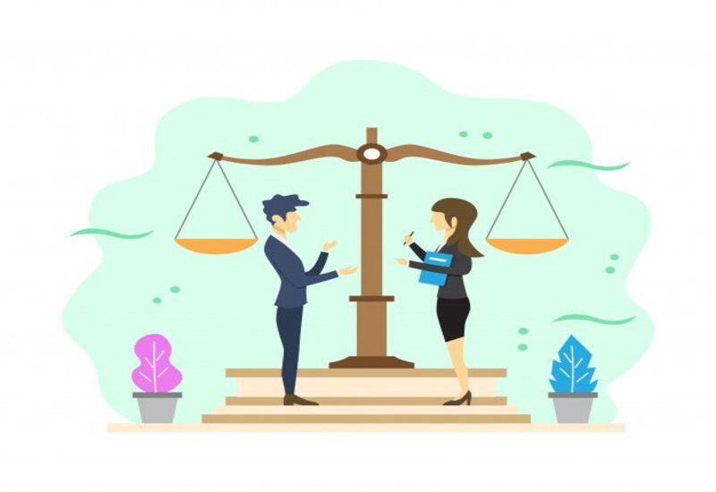 MỞ ĐẦUEm hãy kể về một trường hợp thể hiện sự khách quan, công bằng trong cuộc sống mà em được chứng kiếnĐáp án:Ví dụ một số trường hợp thể hiện tính công bằng, khách quan trong cuộc sống: tham gia bầu cử, ứng cử trong bộ máy nhà nước, đoàn thể; học sinh đến trường mặc đồng phục; nhà báo/phóng viên làm phóng sự/đưa tin phải thu thập thông tin từ các nguồn đáng tin cậy và viết bài một cách khách quan 1. KHÁCH QUAN VÀ BIỂU HIỆN CỦA KHÁCH QUANEm hãy đọc thông tin sau và trả lời câu hỏi:“Khách quan là nhìn nhận sự vật, sự việc, con người một cách thực tế…tốt đẹp với mọi người”a. Để thực hiện được tính khách quan, người cán bộ kiểm sát phải làm gì? Điều gì sẽ xảy ra nếu họ thiếu khách quan trong công việc? b. Qua thông tin trên, em hãy chỉ ra các biểu hiện và ý nghĩa của khách quanc. Theo em, nhận thức và hành vi thiếu khách quan sẽ có tác hại gì? Đáp án:a. Cán bọ kiểm sát phải chí công vô tư, luôn tôn trọng sự thật khách quan, giải quyết công việc theo đúng pháp luật và quy định của Ngành, không vì lợi ích cá nhân, lợi ích nhóm, không thiên vị hoặc áp đặt định kiến cá nhân chủ quan bất cứ bên nào trong giải quyết vụ việc, không can thiệp trái pháp luật => Nếu không đáp ứng được những nguyên tắc trên, sẽ làm tăng những oan sai, xét xử sai người, sai tội, làm mất niềm tin của người dân, làm bộ máy nhà nước yếu đib. Nhìn nhận sự vật, hiện tượng chính xác, trung thực, không định kiến, thiên vịc. Thiếu khách quan sẽ dẫn tới những sai lầm trong công việc, ứng xử, ảnh hưởng tiêu cực đến các mối quan hệ 2. CÔNG BẰNG VÀ BIỂU HIỆN CỦA CÔNG BẰNG Em hãy đọc thông tin và trường hợp sau để trả lời câu hỏi: “Công bằng vừa là mục tiêu vừa là động lực phát triển….cùng phát triển”“H sinh ra và lớn lên…của mình” “Phòng khám bệnh…làm việc ở đây”a. Em hãy chỉ ra những biểu hiện của công bằng/thiếu công bằng trong các thông tin, trường hợp trênb. Em hãy nêu ý nghĩa của công bằng, tác hại của sự thiếu công bằng trong cuộc sống”Đáp án:a.  Biểu hiện công bằngBiểu hiện thiếu công bằngTrường hợp 1Bình đẳng về quyền và nghĩa vụ của con người trước pháp luậtXTrường hợp 2Hưởng chính sách ưu đãi của Nhà nước dành cho học sinh dân tộc thiểu số => đảm bảo cơ hội học tậpXTrường hợp 3XKhông tuân thủ quy định xếp hàng đến lượt mà nhờ cậy vào mối quan hệ để được ưu tiênb. Công bằng giúp con người nhìn nhận, đánh giá đúng bản chất của sự việc, để đưa ra những quyết định chính xác và khách quan. Nếu như thiếu đi sự công bằng sẽ làm cho con người có những sai làm trong công việc và ứng xử, ảnh hưởng tiêu cực tới các mối quan hệ 3. RÈN LUYỆN THÁI ĐỘ KHÁCH QUAN, CÔNG BẰNG Em hãy đọc trường hợp, kết hợp quan sát hình ảnh sau để trả lời câu hỏi: Một nhóm sinh viên đại học về trường của K để khảo sát hứng thú học tập của học sinh. K nhận hai phiếu và viết luôn cho G. Thấy vậy, B hỏi: “Hứng thú học tập của G có giống cậu đâu mà cậu lại viết giúp G vậy?”. K cười đáp: “Chúng mình đều là học sinh, học chung lớp, chung trường nên sẽ có hứng thú giống nhau!”.a. Em có nhận xét gì về lời nói và hành động của các nhân vật trong những trường hợp trên? b. Nếu ở trong các trường hợp đó, em sẽ làm gì?Đáp án:Trường hợp 1: K thiếu khách quan trong lựa chọn của mình khi không tôn trọng ý kiến của G => K nên đưa phiếu cho G để G tự đánh dấu như mong muốn của bản thânTrường hợp 2: Bạn nam sai khi cư xử thiếu khách quan, công bằng, không nhìn nhận vấn đề, khả năng của Q mà chỉ vì 1 xích mích nhỏ do lỗi lầm của mình gây ra mà bác bỏ đi tiềm năng, năng lực của Q => khuyên bạn nam suy nghĩ lại hành động của mình, không nên vì bản thân mà đưa ra quyết định sai lầm LUYỆN TẬPCâu 1: Trong các câu ca dao, tục ngữ, thành ngữ dưới đây, câu nào nói về sự khách quan, công bằng? Câu nào nói về sự thiếu khách quan, công bằng? Vì sao? a. Nói có sách, mách có chứngb. Yêu nhau củ ấu cũng tròn/Ghét nhau thì quả bổ hòn cũng vuôngc. Nhất bên trọng nhất bên khinhd. Quân pháp bất vị thâne. Ăn cho đều, kêu cho sòng g. Công ai nấy nhớ, tội ai nấy chịuĐáp án:a. Khách quan. Ý nghĩa của câu nói này là cần phải có dẫn chứng, bằng chứng trước lời nói của mình, tránh đưa ra quan điểm một chiều, cá nhânb. Thiếu khách quan. Câu nói này thể hiện tình cảm cá nhân, hành động và suy nghĩ của bản thân chi phối bao trùm c. Thiếu khách quan. Câu nói này thể hiện sự thiếu khách quan, cư xử không đúngd. Khách quan. Vì theo một nghĩa phổ quát nhất của câu “Quân pháp bất vị thân” đó là pháp luật của vua không thiên vị bất kỳ ai.e. Khách quan. Câu nói này thể hiện sự công bằng, sòng phẳng trong công việc cũng như hưởng thụ thành quả. Câu 2: Trường hợp nào dưới đây thể hiện/không thể hiện sự khách quan, công bằng? Vì sao? a. Vì thấy đa số các bạn ủng hộ ý kiến của T nên M cũng ủng hộ mặc dù biết rằng ý kiến đó là ý kiến saib. Mặc dù ông B hàng xóm là ân nhân của gia đình V nhưng bố mẹ V vẫn không ủng hộ một số việc làm vi phạm pháp luật của ôngc. Trong gia đình G, chỉ có mẹ và chị gái G làm công việc nội trợd. P và M chơi thân với nhau. Trong buổi lao động trồng cây ở vườn trường, P đã có ý phân công cho M công việc nhe nhànge. Chị gái của H được cộng điểm ưu tiên vào đại học vì người dân tộc thiểu sốg. Mặc dù có sự chênh lực về nội dung và hình thức giữa tập san của các tổ, K vẫn cho điểm bằng nhau vì không muốn làm mất lòng các bạn ở tổ có tập san kém hơnĐáp án:a. Không khách quan. Ở đây, M chưa thể hiện được cái nhìn một cách chính xác, trung thực vì quan điểm của mình mà chỉ hùa theo số đôngb. Khách quan. Bố mẹ V đã nhìn nhận đúng tính chất của sự việc, không vì tình cảm cá nhân mà đưa ra sự định kiến, thiên vịc. Thiếu khách quan. Công việc nội trợ bất kỳ ai cũng có khả năng làm, không nên có sự phân biệt giới tính ở đây, bố và em trai có thể giúp đỡ khi có thểd. Không khách quan. P không nên vì tình cảm cá nhân mà có sự thiên vị với M, cần phải đề cao tính công bằng e. Khách quan. Đảm bảo công bằng trong giáo dục, ai cũng có cơ hội được tiếp cận đối với giáo dục, tạo điều kiện tốt nhất cho các học sinh ở vùng khó khăng. Không khách quan. K cần đánh giá, nhìn nhận sự việc một cách không quan, không được để nỗi sợ, tình cảm cá nhân chi phối Câu 3: Từ quan niệm “Không có sự khách quan và công bằng, không thể có niềm tin và sự đồng lòng của mọi người”, em hãy viết một đoạn văn và thuyết trình trước lớp về ý nghĩa của sự khách quan, công bằng và tác hại của sự thiếu khách quan và công bằngĐáp án:Công bằng là mọi người đều có lợi ích và trách nhiệm ngang nhau, cùng được đối xử như nhau ở trong cùng một môi trường, hoàn cảnh hay một khía cạnh nào đó. Công bằng quan trọng và ảnh hưởng trực tiếp đến ý thức và hành động của mỗi cá nhân. Nếu mọi người đều được đối xử công bằng nó sẽ khiến mọi người đều cảm thấy được tôn trọng, hạn chế tối đa sự thù ghét cá nhân, sự bất mãn, trì trệ trong quá trình hoàn thành công việc hay đóng góp chung. Có được điều này thì những quy tắc, quy định đã được đặt ra trong xã hội đều được chấp hành và cùng nhau xây dựng nên cộng đồng văn minh, tốt đẹp. Có công bằng mọi người sẽ không có những thắc mắc, suy bì hay kiện cáo do người nào cũng giống nhau, không có sự phân chia cấp bậc hay ưu đãi riêng. Ngược lại, nếu thiếu đi sự công bằng, khách quan, có thể dẫn đến bất bình đẳng, thiên vị và gây ra sự mất cân bằng trong xã hội. Nó cũng có thể tạo ra sự không đáng tin cậy và mất lòng tin từ phía cộng đồng, xã hội trước các quyết định. Câu 4: Em hãy đọc cái tình huống sau và trả lời câu hỏi: a. H được làm trọng tài trong trận bóng đá giữa hai lớp 9A và 9B. Vì chơi thân với đội trưởng của đội bóng lớp 9A nên H bỏ qua lỗi việt vị của đội này, dẫn tới bàn thua cho đội bóng lớp 9B. Thấy thế, một số bạn của đội bóng lớp 9B đã rời sân khi trận đấu chưa kết thúcEm có nhận xét gì về việc làm của bạn H? Theo em, bạn H cần làm gì để đảm bảo tính khách quan, công bằng? b. Làm việc trong một phân xưởng sản xuất cơ khí gia công tư nhân, anh C thắc mắc: các lao động trong xưởng có thời gian lao động và độ vất vả như nhau nhưng mức thu nhập lại khác nhau và cho rằng như vậy là không công bằng Bằng hiểu biết về công bằng xã hội, em hãy giải đáp thắc mắc cho anh CĐáp án:a. Hành vi của bạn H thể hiện sự thiếu công bằng khi thiên vị lớp 9B, gây mất niềm tin và tạo nên làn sóng phẫn nộ vì sự cư xử thiếu khách quan của H => H cần phải trung thực, làm đúng vai trò trọng tài của mìnhb. Mức lương, chế độ đãi ngộ đều được nhà nước quy định, do đó phân xưởng phải chấp hành đúng theo quy định của nhà nước Câu 5: Em hãy kể về một số biểu hiện thiếu khách quan, công bằng trong cuộc sống và đề xuất cách khắc phục phù hợpĐáp án:H và B cùng đến muộn nhưng do H có quen với học sinh trực cổng trường nên H được tha còn B vẫn bị tính là đi học muộn, chịu xử phạt từ lớp học => bạn ghi sổ nên trung thực với những gì diễn ra để đảm bảo tính công bằng VẬN DỤNG