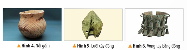 2. ĐỜI SỐNG KINH TẾ CỦA CƯ DÂN VĂN LANG, ÂU LẠCCâu hỏi: Đọc thông tin và quan sát các hình từ 4 đến 6, em hãy:- Mô tả một số nét chính về đời sống kinh tế của cư dân Văn Lang, Âu Lạc- Cho biết truyền thuyết Sơn Tinh, Thuỷ Tinh phản ánh điều gì. Giải chi tiết:- Một số nét chính về đời sống kinh tế của cư dân Văn Lang, Âu Lạc:+ Nghề chính là làm ruộng, trồng các loại rau, củ ăn quả. Ngoài ra người dân còn biết trồng dâu, nuôi tằm, ươm tơ, dệt vải,...+ Đúc đồng làm công cụ lao động, vũ khí và trang sức, họ còn làm đồ gốm, đóng thuyền,...- Truyền thuyết Sơn Tinh, Thuỷ Tinh phản ánh công cuộc lao động gian khổ của ông cha ta trong việc chống lại nạn bão lụt trên lưu vực đồng bằng Bắc Bộ thông qua hình ảnh Thuỷ Tinh dâng nước đánh Sơn Tinh 3. CÔNG CUỘC ĐẤU TRANH CHỐNG NGOẠI XÂM CỦA NHÀ NƯỚC VĂN LANG VÀ NHÀ NƯỚC ÂU LẠC