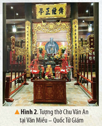 + Đóng góp của Chu Văn An đối với lịch sử dân tộc: đóng góp to lớn với sự nghiệp giáo dục nước nhà suốt theo chiều dài lịch sử 2. CUỘC KHÁNG CHIẾN CHỐNG QUÂN XÂM LƯỢC MÔNG - NGUYÊNCâu hỏi: Đọc thông tin và quan sát các hình từ 3 đến 5, em hãy:- Kể tóm tắt về chiến thắng Bạch Đằng năm 1288- Kể câu chuyện về một nhân vật có đóng góp trong cuộc kháng chiến chống quân xâm lược Mông – Nguyên   Giải chi tiết:- Tóm tắt về chiến thắng Bạch Đằng năm 1288+ Năm 1287 – 1288, vua Nguyên tiếp tục cho quân xâm lược nước ta, dù chiếm được Thăng Long nhưng vẫn phải rút quân về nước theo đường thuỷ, bộ+ Nhân cơ hội đó, nhà Trần đã bố trí trận địa cọc ở cửa sông Bạch Đằng để chặn giặc+ Khi đoàn thuyền giặc rút gần đến cửa sông thì bất ngờ bị tấn công buộc phải rút lui theo đường dẫn ra bãi cọc, quân nhà Trần giả thua bỏ chạy để giặc đuổi theo lọt vào trận địa mai phục của ta+ Thuyền giặc vướng vào cọc bị vỡ, đắm rất nhiều, quân Trần giành thắng lợi- Câu chuyện về Trần Quốc Toản có đóng góp trong cuộc kháng chiến chống quân xâm lược Mông – Nguyên+ Để chuẩn bị cho cuộc kháng chiến sau khi đánh thắng giặc Nguyên lần thứ nhất, nhà vua mở hội nghị Bình Than để bàn kế sách+ Biết tin, Trần Quốc Toản đến xin dự, dù còn nhỏ tuổi những có chí khí, vua đã khen và thưởng cho quả cam. Tuy nhiên Trần Quốc Toản đã vô ý bóp quả cam trong tay vì căm giận quân giặc mà lại không được dự họp+ Sau đó, Trần Quốc Toản tập hợp mọi người luyện tập, rèn vũ khí, tham gia nhiều trận đánh lớn và hy sinh khi mới 18 tuổi 3. LUYỆN TẬPCâu 1: Hoàn thành bảng (theo gợi ý dưới đây vào vở) về một số nét chính của lịch sử Việt Nam dưới Triều Trần.Giải chi tiết:Lĩnh vựcNét chínhNhân vật lịch sử tiêu biểuChính trị- Thực hiện chế độ Thái Thượng hoàng- Bộ máy nhà nước tổ chức chặt chẽTrần Nhân TôngQuân đội- Quân đội được tổ chức quy củ, chặt chẽ- Nhiều tướng giỏi đã có công lớn trong kháng chiến chống ngoại xâmTrần Quốc Tuấn, Trần Quang Khải, Trần Nhật Duật, Trần Khánh Dư,..Giáo dục, khoa cử- Giáo dục, khoa cử được chú trọng- Trường học được mở ở nhiều địa phương, đào tạo được nhiều nhân tài cho đất nước- Tổ chức kì thi Thái học sinh, đặt danh hiệu “Tam khôi” tôn vinh 3 người xuất sắc nhấtChu Văn An, Nguyễn Hiền, Mạc Đĩnh Chi,...Kháng chiếnĐánh bại quân Mông – Nguyên bằng nhiều chiến thắng quan trọngTrần Quốc Tuấn, Trần Quốc Toản Câu 2: Giới thiệu về một nhân vật thời Trần và đóng góp của nhân vật đó đối với lịch sử dân tộc thông qua tư liệu mà em sưu tầm đượcGiải chi tiết:- Giới thiệu về vua Trần Nhân Tông: ông là một vị vua nhưng cũng là một nhà sư - Trần Nhân Tông vừa lên ngôi vua đã đánh bại được đội quân Nguyên Mông mạnh nhất thời bấy giờ, đưa thời Trần trở thành thời kỳ hưng thịnh nhất trong lịch sử- Trần Nhân Tông xây dựng đất nước thái bình dựa trên triết lý đạo Phật- Khi đất nước đã thái bình, ông đã từ bỏ đỉnh cao danh vọng và quyền lực để xuất gia tu hành 4. VẬN DỤNG