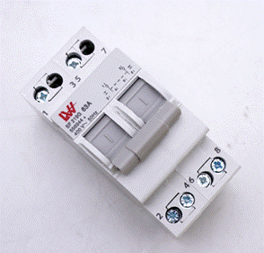 KHỞI ĐỘNG Quan sát Hình 1.1 và cho biết tên, tác dụng của những thiết bị trên bảng điện. Giải chi tiết:- Aptomat:bảo vệ mạng điện khỏi các nguy cơ như quá tải, ngắn mạch và rò điện, đảm bảo an toàn cho hệ thống điện và người sử dụng.- Ổ điện: cung cấp nguồn điện cho các thiết bị điện gia đình như đèn, máy móc, công cụ, và các thiết bị điện khác.- Công tắc điện: được sử dụng để kiểm soát việc mở và đóng mạch điện của một hoặc nhiều thiết bị điện. I. Thiết bị đóng cắtCâu hỏi: Quan sát Hình 1.2 và cho biết: Công tắc điện có cấu tạo gồm những bộ phận nào? Giải chi tiết:Công tắc điện có cấu tạo gồm nút bật tắt, vỏ, các cực nối điện. Câu hỏi: Hãy mô tả cấu tạo và đọc thông số kĩ thuật của một công tắc điện.Giải chi tiết:Ví dụ:- Dòng điện: 16A- Điện áp: 250V- Loại công tắc đơn, 1 chiều- Chất liệu nhựa chịu nhiệt độ, chống cháy, bóng- Kích thước: 86×86 mm Câu hỏi: Quan sát Hình 1.3 và cho biết: Cầu dao có cấu tạo gồm những bộ phận nào?Giải chi tiết:Cầu dao có cấu tạo gồm cần đóng cắt, vỏ, các cực nối điện. Câu hỏi: Hãy mô tả cấu tạo và đọc thông số kĩ thuật của một cầu dao.Giải chi tiết:Thông số kỹ thuật:- Điện áp sử dụng: 220V- Công suất: 63A- Dòng cắt: 6KA- Độ cách điện 400V Câu hỏi: Quan sát Hình 1.4 và cho biết: Aptomat có cấu tạo gồm những bộ phận nào?Giải chi tiết:Aptomat có cấu tạo gồm cần đóng cắt, vỏ, các cực nối điện. Câu hỏi: Hãy mô tả cấu tạo và đọc thông số kĩ thuật của một aptomat.Giải chi tiết:- Loại Aptomat: Aptomat Tép- Dòng cắt: 6000A- Điện áp định mức: 240/415V- Phân loại: 1P- Dòng điện định mức: 16A II. Thiết bị lấy điệnCâu hỏi: Quan sát Hình 1.5 và cho biết: Ổ cắm điện có cấu tạo gồm những bộ phận nào? Giải chi tiết:Ổ cắm điện có cấu tạo các cực tiếp điện và vỏ. Câu hỏi: Hãy mô tả cấu tạo và đọc thông số kĩ thuật của một ổ cắm điện.Giải chi tiết:Điện áp hoạt động tối đa: 250 VACCông suất ổ cắm tối đa: 3500WDòng điện ổ cắm tối đa: 16ADải nhiệt độ hoạt động: (-10-45) độ CKích thước (DxRxC): (86x86x31)mm Câu hỏi: Hãy mô tả cấu tạo và đọc thông số kĩ thuật của một phích cắm điện.Giải chi tiết:- Điện áp: 250V ~ 16A- Công suất: 4000W- Đường kính chân cắm: 4.8mm- Kích thước sản phẩm: 79.1 x 37 x 37mm VẬN DỤNG
