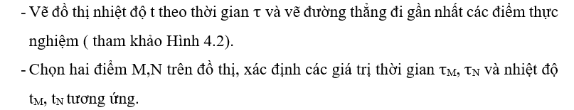 KHỞI ĐỘNGNhiệt lượng cần để làm nóng 1 kg nước lên thêm 1℃ khác với nhiệt lượng cần để làm nóng 1 kg rượu lên thêm 1℃. Đại lượng vật lí nào có thể dùng để mô tả sự khác biệt như trên của các chất khác nhau?Giải chi tiết:Nhiệt lượng cần để làm nóng 1 kg nước lên thêm 1℃ khác với nhiệt lượng cần để làm nóng 1 kg rượu lên thêm 1℃. Đại lượng vật lí có thể dùng để mô tả sự khác biệt như trên của các chất khác nhau đó là nhiệt dung riêng.I. KHÁI NIỆM NHIỆT DUNG RIÊNGCâu hỏi 1: Hãy tìm ví dụ trong đời sống để minh hoạ cho nội dung trên.Giải chi tiết:- Khối lượng của vật: Ví dụ: 1 bình nước có thể tích 200 mL và 1 bình nước có thể tích 600 mL. Đun sôi hai bình ở cùng một nhiệt độ ban đầu, thấy thời gian hai bình sôi khác nhau thì chứng tỏ nhiệt lượng nước thu vào phụ thuộc vào khối lượng.- Độ tăng nhiệt độ của vật: Ví dụ: 1 bình nước có thể tích 200 mL và 1 bình nước có thể tích 600 mL. Đun sôi hai bình ở cùng một nhiệt độ ban đầu, thấy thời gian của bình thứ nhất sôi rồi mà bình thứ hai chưa sôi thì chứng tỏ độ tăng nhiệt độ của bình thứ hai lớn hơn bình thứ nhất, vậy nên nhiệt lượng của nước thu vào phụ thuộc vào độ tăng nhiệt độ của vật.- Tính chất của chất làm vật: Ví dụ: đun nóng miếng đồng và miếng sắt có cùng khối lượng và cùng nhiệt độ ban đầu. Muốn cho miếng đồng và miếng sắt có cùng nhiệt độ như nhau thì thời gian đun nóng cũng khác nhau. Như vậy nhiệt lượng phụ thuộc vào tính chất của chất làm vật. Hoạt động 1 : Biết nhiệt dung riêng của nước lớn gấp hơn hai lần của dầu, tại sao trong bộ tản nhiệt ( làm mát) của máy biến thế, người ta lại dùng dầu mà không dùng nước như trong bộ tản nhiệt của động cơ nhiệt?Giải chi tiết:Dầu trong máy biến thế có chức năng là cách điện và làm mát cho máy, được sử dụng để bảo  quản lõi và cuộn dây của máy biến thế vì chúng được ngâm hoàn toàn bên trong dầu. Dầu trong máy biến thế cũng ngăn chặn quá trình oxy hoá của lớp cách điện bằng giấy cellulose. Dầu cũng có độ nhớt thấp để máy dễ khởi động ở nhiệt độ thấp và khả năng truyền nhiệt vẫn tốt trong khi vận hành.Không dùng nước như trong bộ tản nhiệt của động cơ điện bởi vì nước dẫn điện tốt hơn dầu, dễ gây hỏng hóc và sự cố điện xảy ra, nước dễ bay hơi nên cần bổ sung nước định kỳ, khả năng chống oxy hoá của nước không tốt bằng dầu.Hoạt động 2: Hãy dựa vào giá trị của nhiệt dung riêng của nước và của đất trong bảng 4.1 để giải thích tại sao ban ngày có gió mát thổi từ biển vào đất liền, ban đêm có gió ấm thổi từ đất liền ra biển.Giải chi tiết:Nhiệt dung riêng của nước lớn hơn của đất.Ban ngày có gió mát thổi từ biển vào đất liền là vì nhiệt dung riêng của nước lớn hơn đất mà ban ngày không khí ngoài biển lạnh do, không khí trong đất liền nóng nên nó mang theo nhiệt lượng từ biển vào đất liền và cảm thấy mát.Ban đêm có gió ấm thổi từ đất liền ra biển là vì ban ngày đất liền nhận được rất nhiều nhiệt lượng từ mặt trời nên nhiệt lượng của nó rất cao, nên khi gió thổi từ đất liền ra biển sẽ mang theo lượng nhiệt mà ban ngày đất liền hấp thụ được. Hoạt động 3: Một thùng đựng 20 lít nước ở nhiệt độ 20 ℃. Cho khối lượng riêng của nước là 1000 kg/m3.Tính nhiệt lượng cần truyền cho nước trong thùng để nhiệt độ của nó tăng lên tới 70℃.Tính thời gian truyền nhiệt lượng cần thiết nếu dùng một thiết bị điện có công suất 2,5 kW để đun lượng nước trên. Biết chỉ có 80% điện năng tiêu thụ được dùng để làm nóng nước.Giải chi tiết:a) V= 20 lít = 20.0,001= 0,02 m3 , t= 20℃ , C nước = 4200 (J/kg.K), D nước = 1000 kg/m3Ta có: Q =mc∆T = 0,02.1000.4200.(70-20)=4200000 JNhiệt lượng cần truyền cho nước trong thùng để nhiệt độ của nó tăng từ 20℃ đến 70℃ là 4200000J.b) Ta có:II. THỰC HÀNH ĐO NHIỆT DUNG RIÊNG CỦA NƯỚC