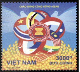 MỞ ĐẦUTheo thống kê của Ngân hàng Thế giới: Đông Bắc Á là một khu vực kinh tế quan trọng của thế giới, chỉ tính riêng ba nền kinh tế chủ yếu là Trung Quốc, Nhật Bản và Hàn Quốc đã chiếm tới 1/5 GDP và 1/4 dân số thế giới vào đầu thế kỉ XXI.Từ các thông tin trên và quan sát hình 20.1, hãy chia sẻ thêm những hiểu biết của em về sự phát triển của một số quốc gia và tổ chức đã được đề cập đến từ sau năm 1991Giải chi tiết:- Trung Quốc có những công cuộc cải cách – mở cửa, tốc độ tăng trưởng kinh tế cao nhất thế giới, địa vị quốc tế được nâng cao- Hàn Quốc thực hiện cải cách kinh tế, tốc độ tăng trưởng kinh tế nhanh nhất thế giới, duy trì mối quan hệ ngoại giao với nhiều nước trên thế giới- Nhật Bản kinh tế phát triển đan xen với khủng hoảng, suy thoái nhưng vẫn là trung tâm kinh tế - tài chính lớn của thế giới- Tổ chức ASEAN được thành lập, cải thiện nền kinh tế của mỗi quốc gia thành viên, tập trung trên hoà bình và sự ổn định của khu vực 1. CÁC NƯỚC ĐÔNG BẮC Á TỪ NĂM 1991 ĐẾN NAYCâu hỏi 1: Khai thác hình 20.3, em có nhận xét gì về tình hình kinh tế Nhật Bản từ năm 1991 đến năm 2021?Giải chi tiết:Từ năm 1991 đến năm 2010, Nhật Bản có sự tăng trưởng kinh tế liên tục, tuy nhiên đến năm 2021 tốc độ tăng trưởng đã có sự suy giảm Câu hỏi 2: Hãy giới thiệu sự phát triển kinh tế – xã hội của Nhật Bản từ năm 1991 đến nay.Giải chi tiết:- Từ năm 1991 đến nay, nền kinh tế Nhật Bản vẫn chưa thoát khỏi trì trệ, xen lẫn giữa suy thoái và tăng trưởng yếu ớt- Tuy nhiên, Nhật Bản vẫn là một trong những trung tâm kinh tế – tài chính lớn của thế giới- Là quốc gia có chất lượng cuộc sống cao với hệ thống y tế, chăm sóc sức khoẻ đảm bảo và toàn diện.- Là quốc gia có thu nhập bình quân đầu người cao, chỉ số phát triển con người ở mức rất cao, tuổi thọ trung bình thuộc nhóm nước cao nhất thế giới Câu hỏi: Khai thác thông tin trong mục, giới thiệu sự phát triển kinh tế – xã hội của Hàn Quốc từ năm 1991 đến nay.Giải chi tiết:- Từ năm 1991, Hàn Quốc đã trở thành một nước công nghiệp mới và là một trong bốn “con rồng châu Á, nhưng tốc độ tăng trưởng kinh tế chậm lại- Hàn Quốc đã có thay đổi đáng kể trong định hướng sản xuất với mũi nhọn là các ngành công nghệ cao.- Đầu thế kỉ XXI, nền kinh tế Hàn Quốc duy trì được mức tăng trưởng ổn định, cao hơn mức tăng trưởng trung bình của nền kinh tế thế giới, thuộc nhóm 15 nền kinh tế lớn nhất thế giới, dẫn đầu chuỗi cung ứng toàn cầu về chất bán dẫn và ô tô với các tập đoàn nổi tiếng- Mức sống, tuổi thọ của người dân không ngừng được nâng cao Câu hỏi: Khai thác thông tin trong mục, giới thiệu sự phát triển kinh tế – xã hội của Trung Quốc từ năm 1991 đến nay.Giải chi tiết:- Từ sau năm 1991, Trung Quốc chính thức nêu ra mục tiêu xây dựng kinh tế thị trường xã hội chủ nghĩa, đẩy mạnh cải cách mở cửa- Từ 1991 – 2021, tốc độ tăng trưởng GDP của Trung Quốc luôn ở mức cao nhất thế giới và trở thành nền kinh tế lớn thứ hai thế giới - Trung Quốc trở thành công xưởng mới của thế giới, trong đó sản xuất công nghệ cao là mũi nhọn. Quá trình đô thị hoá cũng diễn ra với tốc độ nhanh- Mức sống của người dân không ngừng được nâng cao, công tác chăm sóc sức khoẻ được đẩy mạnh- Tuy nhiên, chất lượng tăng trưởng kinh tế của Trung Quốc vẫn còn thấp, mất cân bằng, không hợp lí và thiếu bền vững do ô nhiễm môi trường và mức độ chênh lệch giàu – nghèo vẫn cao 2. QUÁ TRÌNH PHÁT TRIỂN CỦA ASEAN NĂM 1991 ĐẾN NAYCâu hỏi: Trình bày quá trình phát triển của tổ chức ASEAN từ năm 1991 đến nay.Giải chi tiết:- Sau năm 1991, Chiến tranh lạnh chấm dứt, vấn đề Cam-pu-chia được giải quyết, tình hình chính trị của khu vực được cải thiện rõ rệt, tạo điều kiện cho việc mở rộng ASEAN.- Tháng 7/1995, Việt Nam chính thức trở thành thành viên thứ 7 của ASEAN. Tháng 7/1997, Lào và Mi-an-ma cũng gia nhập ASEAN. Tháng 4/1999, Cam-pu-chia được kết nạp và trở thành thành viên thứ 10 của ASEAN- Năm 1999, lần đầu tiên trong lịch sử khu vực, tất cả các nước Đông Nam Á đều cùng đứng trong một tổ chức thống nhất. Đây là cơ sở để ASEAN chuyển trọng tâm hoạt động sang hợp tác kinh tế và xây dựng Đông Nam Á thành khu vực hoà bình, ổn định và phát triển phồn vinh Câu hỏi: Trình bày những nét chính về sự thành lập, mục tiêu, trụ cột chính, ý nghĩa của Cộng đồng ASEAN.Giải chi tiết:- Sự thành lập: Ý tưởng về Cộng đồng ASEAN xuất hiện khi các nhà lãnh đạo thông qua “Tầm nhìn ASEAN 2020”. Ngày 31/12/2015, Cộng đồng ASEAN được thành lập- Mục tiêu: xây dựng tổ chức trở thành một cộng đồng gắn kết về chính trị, liên kết về kinh tế, chia sẻ trách nhiệm xã hội và hợp tác rộng mở với bên ngoài, hoạt động theo luật lệ và hướng tới người dân- Trụ cột chính: + Cộng đồng chính trị - an ninh (APSC): Tạo dựng môi trường hoà bình và an ninh ở khu vực, nâng hợp tác chính trị – an ninh ASEAN lên tầm cao mới+ Cộng đồng kinh tế (AEC): Tạo ra một thị trường duy nhất, có sức cạnh tranh cao, phát triển đồng đều và hội nhập đầy đủ vào nền kinh tế toàn cầu+ Cộng đồng văn hoá – xã hội (ASCC): Nâng cao chất lượng cuộc sống, thúc đẩy bình đẳng, công bằng, phát triển bền vững, tăng cường ý thức cộng đồng và bản sắc chung- Ý nghĩa: là kết quả hợp tác ASEAN trong gần 50 năm, phản ánh mức độ liên kết của ASEAN ngày càng cao, chặt chẽ hơn và có vai trò quan trọng ở khu vực. LUYỆN TẬP VÀ VẬN DỤNG