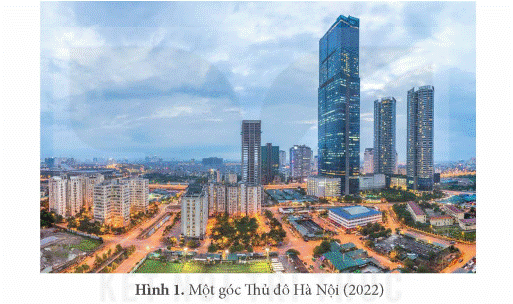 KHỞI ĐỘNG: Hình ảnh trên là một biểu hiện về thành tựu của công cuộc Đổi mới ở Việt Nam từ năm 1986 đến nay: Hãy chia sẻ những thành tựu khác của công cuộc Đổi mới về chính trị, kinh tế, xã hội, văn hoá, ... mà em biết. Theo em, từ thực tiễn công cuộc Đổi mới có thể rút ra được những bài học gì?Giải chi tiết:Những thành tựu khác của công cuộc Đổi mới về chính trị, kinh tế, xã hội, văn hoá, ... mà em biết: - Kinh tế Việt Nam có sự chuyển đổi từ mô hình quản lí kinh tế theo cơ chế tập trung, bao cấp sang mô hình kinh tế thị trường xã hội chủ nghĩa và đạt được nhiều thành tựu quan trọng: tốc độ tăng trưởng: khá cao và tương đối bền vững, cơ sở hạ tầng cải thiện, ...- Trên các lĩnh vực chính trị, an ninh - quốc phòng cũng đạt được nhiều thành tựu nổi bật: Xây dựng Nhà nước pháp quyền xã hội chủ nghĩa vững mạnh, tổ chức bộ máy của hệ thống chính trị tinh gọn, hoạt động hiệu quả, bảo vệ vững chắc độc lập, chủ quyền, thống nhất, toàn vẹn lãnh thổ của Tổ quốc, ...- Trên lĩnh vực văn hóa- xã hội: công cuộc xóa đói, giảm nghèo đã được thực hiện thành công, đất nước đã bước ra khỏi tình trạng kém phát triển, đời sống vật chất và tinh thần của nhân dân được cải thiện và không ngừng nâng cao, tỉ lệ hộ có thu nhập trung bình và thu nhập cao ngày càng tăng, tỉ lệ hộ nghèo giảm, ...Những bài học rút ra từ thực tiễn công cuộc Đổi mới:- Kiên trì mục tiêu độc lập dân tộc và chủ nghĩa xã hội trên nền tảng chủ nghĩa Mác - Lê-nin và tư tưởng Hồ Chí Minh. - Đổi mới toàn diện, đồng bộ, có bước đi, hình thức và cách làm phù hợp. - Đối mới phải vì lợi ích của nhân dân, phát huy vai trò chủ động, sáng tạo của nhân dân. - Kết hợp sức mạnh nội lực và ngoại lực, sức mạnh dân tộc với thời đại trong điều kiện mới nhằm tạo ra sức mạnh tổng hợp để phát triển đất nước nhanh và bền vững. 1. THÀNH TỰU CƠ BẢN TRONG CÔNG CUỘC ĐỔI MỚI Ở VIỆT NAM.Câu hỏi: Khai thác thông tin và Tư liệu 1 trong mục, hãy nêu những thành tựu cơ bản của Việt Nam trong công cuộc Đổi mới (từ năm 1986 đến nay) trên lĩnh vực kinh tế. Giải chi tiết:- Công cuộc đổi mới toàn diện đất nước (từ năm 1986 đến nay), đã đưa Việt Nam ra khỏi tình trạng khủng hoảng kinh tế - xã hội, đẩy mạnh công nghiệp hoá, hiện đại hoá cũng như hội nhập quốc tế mạnh mẽ, sâu rộng.- Kinh tế Việt Nam có sự chuyển đổi từ mô hình quản lí kinh tế theo cơ chế tập trung, bao cấp sang mô hình kinh tế thị trường xã hội chủ nghĩa và đạt được nhiều thành tựu quan trọng: + Tốc độ tăng trưởng: khá cao và tương đối bền vững+ Cơ cấu kinh tế theo ngành và theo thành phần: chuyển dịch mạnh theo hướng công nghiệp hoá, hiện đại hoá và theo hướng đa dạng hóa.+ Cơ sở hạ tầng được cải thiện và ngày càng phát triển.+ Hội nhập kinh tế quốc tế: phát triển nhanh, thị tràng ngày càng mở rộng và đạt được nhiều thành tựu quan trọng. Câu hỏi: Hãy trình bày thành tựu của Việt Nam trong công cuộc Đổi mới trên lĩnh vực chính trị, an ninh - quốc phòng.Giải chi tiết:- Trên các lĩnh vực chính trị, an ninh - quốc phòng cũng đạt được nhiều thành tựu nổi bật: + Xây dựng Nhà nước pháp quyền xã hội chủ nghĩa vững mạnh. + Tổ chức bộ máy của hệ thống chính trị tinh gọn, hoạt động hiệu quả. + Bảo vệ vững chắc độc lập, chủ quyền, thống nhất, toàn vẹn lãnh thổ của Tổ quốc. + Thế trận quốc phòng toàn dân gắn với thế trận an ninh nhân dân được củng cố, tăng cường. Câu hỏi: Khai thác thông tin và Tư liệu 2 trong mục, hãy trình bày thành tựu cơ bản của Việt Nam trong công cuộc Đổi mới trên lĩnh vực văn hoá – xã hội.Giải chi tiết:- Công cuộc xóa đói, giảm nghèo đã được thực hiện thành công, đất nước đã bước ra khỏi tình trạng kém phát triển. - Đời sống vật chất và tinh thần của nhân dân được cải thiện và không ngừng nâng cao.- Tỉ lệ hộ có thu nhập trung bình và thu nhập cao ngày càng tăng, tỉ lệ hộ nghèo giảm. - Y tế đạt được nhiều tiến bộ khi mức sống ngày càng cải thiện. - Sự nghiệp giáo dục có bước phát triển mới về quy mô, có sự đa dạng hoá về loại hình trường lớp ở các bậc học. - Khoa học - công nghệ và văn hoá có nhiều chuyển biến tích cực. Câu hỏi: Hãy nêu thành tựu của Việt Nam trong công cuộc Đổi mới trên lĩnh vực hội nhập quốc tế.Giải chi tiết:Quá trình hội nhập quốc tế của Việt Nam trong thời kì Đối mới đạt được nhiều thành tựu quan trọng: - Hội nhập về chính trị: + Thiết lập quan hệ ngoại giao với 189/193 quốc gia và vùng lãnh thổ trên thế giới.+ Xây dựng các quan hệ đối tác chiến lược, đối tác toàn diện với nhiều quốc gia. + Thiết lập quan hệ với 247 chính đảng ở 111 quốc gia. + Có quan hệ với Quốc hội và Nghị viện của hơn 140 nước.- Hội nhập kinh tế: hội nhập sâu rộng, trên nhiều cấp độ, đa dạng.- Hội nhập về an ninh - quốc phòng:+ Về quan hệ song phương, đối ngoại quốc phòng của Việt Nam được triển khai theo hướng chủ động mở rộng quan hệ với các nước trên thế giới.+ Trên bình diện đa phương, Việt Nam chủ động tham gia và đề xuất sáng kiến tại các diễn đàn hợp tác quốc phòng đa phương trong khu vực và trên thế giới. - Hội nhập về văn hóa và các lĩnh vực khác: đẩy mạnh hợp tác về văn hóa, giáo dục, khoa học và công nghệ. Trong lĩnh vực y tế, lĩnh vực bảo vệ môi trường,... Việt Nam tăng cường hợp tác với các nước và đạt được nhiều thành tựu. 2. BÀI HỌC KINH NGHIỆM CỦA CÔNG CUỘC ĐỔI MỚI.Câu hỏi: Nêu những bài học kinh nghiệm của công cuộc Đổi mới ở Việt Nam từ năm 1986 đến nay.Giải chi tiết:- Kiên trì mục tiêu độc lập dân tộc và chủ nghĩa xã hội trên nền tảng chủ nghĩa Mác - Lê-nin và tư tưởng Hồ Chí Minh. - Đổi mới toàn diện, đồng bộ, có bước đi, hình thức và cách làm phù hợp. - Đối mới phải vì lợi ích của nhân dân, phát huy vai trò chủ động, sáng tạo của nhân dân. - Kết hợp sức mạnh nội lực và ngoại lực, sức mạnh dân tộc với thời đại trong điều kiện mới nhằm tạo ra sức mạnh tổng hợp để phát triển đất nước nhanh và bền vững. LUYỆN TẬPCâu 1: Lập và hoàn thành nội dung bằng hệ thống (theo gợi ý dưới đây vào vở).Lĩnh vựcThành tựu nổi bậtKinh tế?Chính trị, An ninh - quốc phòng?Văn hoá – xã hội?Hội nhập quốc tế?Giải chi tiết:Lĩnh vựcThành tựu nổi bậtKinh tế- Kinh tế Việt Nam có sự chuyển đổi từ mô hình quản lí kinh tế theo cơ chế tập trung, bao cấp sang mô hình kinh tế thị trường xã hội chủ nghĩa và đạt được nhiều thành tựu quan trọng: + Tốc độ tăng trưởng: khá cao và tương đối bền vững+ Cơ cấu kinh tế theo ngành và theo thành phần: chuyển dịch mạnh theo hướng công nghiệp hoá, hiện đại hoá và theo hướng đa dạng hóa.+ Cơ sở hạ tầng được cải thiện và ngày càng phát triển.+ Hội nhập kinh tế quốc tế: phát triển nhanh, thị tràng ngày càng mở rộng và đạt được nhiều thành tựu quan trọng.Chính trị, An ninh - quốc phòng+ Xây dựng Nhà nước pháp quyền xã hội chủ nghĩa vững mạnh. + Tổ chức bộ máy của hệ thống chính trị tinh gọn, hoạt động hiệu quả. + Bảo vệ vững chắc độc lập, chủ quyền, thống nhất, toàn vẹn lãnh thổ của Tổ quốc. + Thế trận quốc phòng toàn dân gắn với thế trận an ninh nhân dân được củng cố, tăng cường. Văn hoá – xã hội- Công cuộc xoá đói, giảm nghèo đã được thực hiện thành công, đất nước đã bước ra khỏi tình trạng kém phát triển. - Đời sống vật chất và tinh thần của nhân dân được cải thiện và không ngừng nâng cao.- Tỉ lệ hộ có thu nhập trung bình và thu nhập cao ngày càng tăng, tỉ lệ hộ nghèo giảm. - Y tế đạt được nhiều tiến bộ khi mức sống ngày càng cải thiện. - Sự nghiệp giáo dục có bước phát triển mới về quy mô, có sự đa dạng hoá về loại hình trường lớp ở các bậc học. - Khoa học - công nghệ và văn hoá có nhiều chuyển biến tích cực.Hội nhập quốc tế- Hội nhập về chính trị: + Thiết lập quan hệ ngoại giao với 189/193 quốc gia và vùng lãnh thổ trên thế giới.+ Xây dựng các quan hệ đối tác chiến lược, đối tác toàn diện với nhiều quốc gia. + Thiết lập quan hệ với 247 chính đảng ở 111 quốc gia. + Có quan hệ với Quốc hội và Nghị viện của hơn 140 nước.- Hội nhập kinh tế: hội nhập sâu rộng, trên nhiều cấp độ, đa dạng.- Hội nhập về an ninh - quốc phòng:+ Về quan hệ song phương, đối ngoại quốc phòng của Việt Nam được triển khai theo hướng chủ động mở rộng quan hệ với các nước trên thế giới.+ Trên bình diện đa phương, Việt Nam chủ động tham gia và đề xuất sáng kiến tại các diễn đàn hợp tác quốc phòng đa phương trong khu vực và trên thế giới. - Hội nhập về văn hóa và các lĩnh vực khác: đẩy mạnh hợp tác về văn hóa, giáo dục, khoa học và công nghệ. Trong lĩnh vực y tế, lĩnh vực bảo vệ môi trường,... Việt Nam tăng cường hợp tác với các nước và đạt được nhiều thành tựu. Câu 2: Lựa chọn một bài học kinh nghiệm của công cuộc Đổi mới (từ năm 1986 đến nay) mà em tâm đắc nhất và giải thích vì sao.Giải chi tiết:Bài học về: đổi mới toàn diện, đồng bộ, có bước đi, hình thức và cách làm phù hợp vì: - Tăng cường sức cạnh tranh: Cần phải áp dụng Đổi mới toàn diện để cải thiện tất cả các lĩnh vực của nền kinh tế và xã hội, từ sản xuất đến giáo dục, y tế, và hạ tầng. Điều này giúp tăng cường sức cạnh tranh toàn diện của quốc gia trên thị trường quốc tế.- Tối ưu hóa tài nguyên: Quá trình Đổi mới cần được triển khai một cách đồng bộ để tối ưu hóa tài nguyên. Sự kết hợp hài hòa giữa các lĩnh vực khác nhau giúp tăng hiệu quả sử dụng nguồn lực, tránh lãng phí và tăng cường bền vững.- Đảm bảo tính bền vững: Việc thực hiện Đổi mới theo từng bước giúp quốc gia tránh được những tác động tiêu cực không mong muốn. Điều này tạo ra một quá trình phát triển bền vững và ổn định hơn, giảm thiểu rủi ro và xử lý được những vấn đề nảy sinh.- Tận dụng lợi thế cơ hội: Đối với từng ngành, từng vùng, cần áp dụng hình thức và cách làm phù hợp. Sự linh hoạt trong cách thức triển khai Đổi mới giúp tận dụng lợi thế cơ hội, tạo ra môi trường thuận lợi cho sự phát triển.- Đáp ứng nhanh chóng với biến động: Cần Đổi mới toàn diện và có bước đi để quốc gia có thể nhanh chóng thích ứng với biến động trong kinh tế và xã hội. Mô hình này giúp ngăn chặn sự trì trệ và đảm bảo quốc gia luôn linh hoạt trong môi trường biến đổi nhanh. VẬN DỤNG