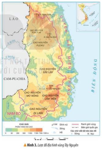 KHỞI ĐỘNGCâu hỏi: Các hình 1, 2 gợi ý cho em biết những điều gì về thiên nhiên vùng Tây Nguyên?Giải chi tiết:Vùng Tây Nguyên đa dạng về tài nguyên rừng với những cao nguyên rộng lớn, nổi tiếng với nuôi voi.KHÁM PHÁ1. VỊ TRÍ ĐỊA LÍCâu hỏi: Đọc thông tin và quan sát hình 3 em hãy:- Xác định vị trí của vùng Tây Nguyên trên lược đồ - Kể tên các vùng và quốc gia tiếp giáp với vùng Tây NguyênGiải chi tiết:- Vùng Tây Nguyên bao gồm năm tình: Kon Tum, Gia Lai, Đăk Lăk, Đăk Nông, Lâm Đồng. Đây là vùng duy nhất nước ta không giáp biển. - Vùng tiếp giáp Tây Nguyên: Nam Bộ, Duyên hải miền Trung.2. ĐẶC ĐIỂM THIÊN NHIÊNa) Địa hìnhCâu hỏi: Đọc thông tin bảng 1 và quan sát hình 3, em hãy kể tên và chi trên lược đồ vị tí các cao nguyên ở vùng Tây Nguyên. Cho biết độ cao trung bình của các cao nguyên đó. Giải chi tiết:Cao nguyên Mơ Nông (500m), cao nguyên Lâm Viên (1500m), cao nguyên Di Linh (1000m)b) Khí hậuCâu 1: Dựa vào bảng 2, em hãy cho biết thời gian mùa mưa và thời gian mùa khô ở Buôn Ma Thuật.Giải chi tiết:Thời gian mùa mưa từ tháng 5- tháng 11. Mùa khô từ tháng 12- tháng 4 năm sau.Câu 2: Đọc thông tin, em hãy nêu đặc điểm chính cua khí hậu ở vùng Tây Nguyên. Giải chi tiết:Vùng Tây Nguyên có nhiệt độ cao quanh năm, trung bình trên 20 độ C, khí hậu có hai mùa rõ rệt là mùa mưa và mùa khô. Mưa tập trung vào vùa mưa, mùa khô xảy ra tình trạng thiếu nước rõ rệt.c) ĐấtCâu hỏi: Đọc thông tin, em hãy cho biết tên và đặc điểm của loại đất chính ở vùng Tây Nguyên.Giải chi tiết:Vùng Tây Nguyên chủ yếu là đất badan, giàu dinh dưỡng thích hợp trồng cây công nghiệp như cà phê, hồ tiêu, cao su,..d) RừngCâu hỏi: Đọc thông tin và quan sát các hình 4, 5, em hãy cho biết:- Tên một số kiểu rừng ở vùng Tây Nguyên.- Vai trò của rừng và một số biện pháp bảo vệ rừng.Giải chi tiết:- Tây Nguyên có 2 kiểu rừng chính: rừng rộng nhiệt đới và rừng khộp- Vai trò của rừng: giúp giảm lũ lụt, cung cấp nhiều sản vật gỗ giá trị phát triển du lịchBiện pháp bảo vệ rừng như:+ Trồng rừng và bảo vệ rừng+ Thành lập các khu bảo tồn thiên nhiên+ Tuyên truyền vận động dân tham gia bảo vệ rừng.LUYỆN TẬPCâu hỏi: Trình bày một số đặc điểm địa hình, khí hậu ở vùng Tây Nguyên.Giải chi tiết:- Tây Nguyên có địa hình cao, rộng lớn bao gồm các cao nguyên xếp tầng cao, thấp khác nhau.- Khí hậu Tây Nguyên có hai mùa rõ rệt: mùa mưa và mùa khô: + Mùa mưa thường có những ngày mưa kéo dài liên miên.+ Mùa khô, trời nắng gay gắt, đất khô vụn bở.VẬN DỤNG