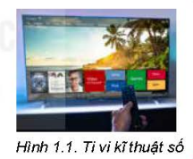 1. THẾ GIỚI KĨ THUẬT SỐHoạt động 1: Tìm hiểu tivi kĩ thuật sốHầu hết ti vi được sử dụng hiện nay là ti vi kĩ thuật số ( Hình 1.1). Em hãy tìm hiểu và cho biết:1. Thông tin đầu vào nào được ti vi tiếp nhận từ bộ điều khiển?2. Ti vi thể hiện sự thay đổi ở đầu ra như thế nào?3. Ti vi có thực hiện thao tác xử lý thông tin không?Giải chi tiết:1. Các thao tác tăng/ giảm âm lượng, tăng/ giảm độ sáng màn hình, chuyển kênh,…2. Các thể hiện tương ứng: âm lượng được thay đổi, độ sáng màn hình thay đổi, kênh được chuyển,…3. Có. Tivi xử lý một số thông tin như độ phân giải hình ảnh, âm thanh, dữ liệu từ usb, thẻ nhớ, CD,… Câu hỏi 1: Em hãy ghép mỗi cụm từ ô tô lái tự động, máy chụp cắt lớp, bảng điện tử, rô-bốt lắp ráp với một thiết bị có gắn bộ xử lý trong hình 1.2Giải chi tiết:- Oto lái tự động – d.- Máy chụp cắt lớp – b.- Bảng điện tử - b. - Rô-bốt lắp ráp – c. Câu hỏi 2: Những thiết bị trong hình 1.2 thường xuất hiện ở nơi nào trong thực tế?Giải chi tiết:Bảng điện tử: biển quảng cáo, biển báo hiệu,...Máy chụp cắt lớp: các nhà máy muốn kiểm tra linh kiện bên trong máy móc, chụp cắt lớp các ngồi nhàRô-bốt lắp ráp: trong các nhà máy, công xưởng tự độngOto lái tự động: các nước phát triển, trong các bộ phim 2. ỨNG DỤNG THỰC TẾ CỦA MÁY TÍNH TRONG KHOA HỌC KĨ THUẬT VÀ ĐỜI SỐNGHoạt động 2: Máy tính thật là cần thiếtEm hãy nêu một số khả năng của máy tính mà nhờ đó máy tính có thể hộ trợ con người một cách đắc lực trong cuộc sốngGiải chi tiết:Con người có thể viết mail thay vì viết thư tayGiúp chúng ta trích lọc thông tinMáy tính giúp chúng ta lưu trữ các thông tinMáy tính giúp chúng ta giải trí bằng cách: xem phim, đọc sách, chơi game,… 3. TÁC ĐỘNG CỦA CÔNG NGHỆ THÔNG TIN LÊN GIÁO DỤC VÀ XÃ HỘIHoạt động 3: Tác động của công nghệ thông tinEm hãy kể một số ví dụ cho thấy tác động của công nghệ thông tin lên giáo dục và xã hộiGiải chi tiết:Tích cựcTiêu cựcĐem đến cho chúng ta nhiều thông tinBao gồm cả tích cực lẫn tiêu cực, cần biết chọn lọcGiúp mọi người kết nối với nhau thông qua mạng xã hộiCần tiếp xúc nói chuyện trực tiếp với nhau nhiều, tránh lạm dụngGiải trí: các trò chơi trên mạng, xem phim, nghe nhạc…Có thể tốn quá nhiều thời gian nên cần hạn chế Câu hỏi: Em hãy:Kể một ứng dụng của công nghệ mà em thường xuyên xử dụngNêu những tác động tích cực của ứng dụng đó và cách em sử dụng nó hàng ngàyGiải chi tiết:a)- Ứng dụng thường xuyên xử dụng: facebook, zalo, google, gmail, freefire, liên quân, team, zoom,…b)- Facebook, zalo, gmail: giúp em có thể liên lạc, trao đổi bài học với thầy cô, bạn bè. Liên lạc với người thân, kết bạn với bạn mới trên khắp nơi trên thế giới,… . Em lướt mạng xã hôi khoảng 20 phút một ngày- Team, zoom: giúp em tham gia các buổi học online, tham gia làm bài nhóm cùng các bạn,…Em thường dùng vào buổi tối để trao đổi bài với các bạn- Liên quân, freefire: giúp em giải trí sau những giờ học căng thẳng… LUYỆN TẬPCâu 1: Hãy tưởng tượng các hoạt động xung quanh….Giải chi tiết: Theo em nghĩ, khi một ngày các bộ xử lý biến mất và các bộ xử lý không hoạt động nữa thì khi đó cuộc sống như bị ngừng trệ. Bóng đèn, các máy móc không hoạt động, những thiết bị tự động tự do hoạt động theo ý muốn của mình khiến cho xã hội trở nên lộn xộn và nguy hiểm. Những người ở xa không còn có thể liên lạc nhanh chóng với nhau,… Câu 2: Em hãy kể một ví dụ về kiến thức, kĩ năng hoặc nội dung thú vị, có nghĩa mà em học được từ nguồn thông tin trên Internet.Giải chi tiết: Nhờ internet mà em đã học được làm bánh chưng từ video hướng dẫn em sưu tầm trên youtube, nhờ đó mà từ giờ cứ đến tết là em có thể cùng gia đình ngồi gói bánh chưng rồi VẬN DỤNG