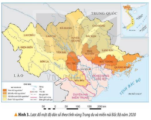 KHỞI ĐỘNGCâu hỏi:  Hãy nêu những hiểu biết của em về con người và hoạt động sản xuất ở vùng Trung du và miền núi Bắc Bộ. Giải chi tiết:- Đây là vùng có địa hình cao nhất cả nước, tập trung nhiều dân tộc ít người.Một số dân tộc như Mường, Thái, Dao, Mông, Tày,... Mỗi dân tộc có một tiếng nói, tập quán sinh hoạt và trang phục truyên thống riêng, tạo nên sự đa dạng về văn hóa của vùng.- Trung du Bắc Bộ có điều kiện thuận lợi phát triển cây ăn quả và cây công nghiệp. Vùng cũng nổi tiếng trồng lúa trên đất dốc, người dân khu vực miền núi đã xẻ sườn núi thành những bậc phẳng làm ruộng bậc thang.KHÁM PHÁ1. DÂN CƯCâu 1: Đọc thông tin và quan sát các hình 1, 2, em hãy kể tên một số dân tộc sinh sống ở vùng Trung du và miền núi Bắc Bộ.Giải chi tiết:- Một số dân tộc sinh sống ở vùng Trung du và miền núi Bắc Bộ: Mường, Tày, Nùng, Dao, Thái, Mông,..Câu 2: Đọc thông tin và quan sát hình 3, em hãy:- Cho biết những tin nào có mật độ dân số dưới 100 người/ km2.- Cho biết những tin nào có mật độ dân số trên 400 người/ km2.- Nhận xét về sự phân bố dân cư ở vùng Trung du và miền núi Bắc Bộ.Giải chi tiết:- Những nơi có mật độ dân thấp dưới 100 người/ km2 ở khu vực vùng núi, trung du và nông thôn.- Những nơi có mật độ dân cao trên 400 người/ km2 ở khu vực thành thị, nơi tập trung buôn bán đông đúc.- Sự phân bố dân cư khu vực không đồng đều. Cao ở vùng thành thị, khu nhiều chợ cơ sở hạ tầng phát triển và thấp ở các vùng điều kiện tự nhiên, kinh tế khó khăn.2. MỘT SỐ CÁCH THỨC KHAI THÁC TỰ NHIÊNa) Làm ruộng bậc thangCâu hỏi:Đọc thông tin và quan sát hình 4, em hãy cho biết vai trò của ruộng bậc thang đối với đời sống và sản xuất của người dân khu vực miền núi Bắc Bộ. Giải chi tiết:Vai trò của việc trồng ruộng bậc thang: Đảm bảo nguồn lương thực, hạn chế tình trang phá rừng làm nương, tạo vẻ đẹp thiên nhiên thu hút du khách đến.b) Xây dựng các công trình thủy điệnCâu hỏi: Đọc thông tin và quan sát các hình 5, 6 em hãy kể tên và xác định trên lược đồ một số nhà máy thủy điện ở vùng Trung du và miền núi Bắc Bộ.Giải chi tiết:Một số nhà máy ở Vùng trung du và miền núi Bắc Bộ: Thủy điện Sơn La, thủy điện Hòa Bình..c) Khai thác khoáng sảnCâu hỏi: Đọc thông tin và quan sát hình 6, em hãy:- Xác định trên lược đồ một số mỏ khoáng sản ở vùng Trung du và miền núi Bắc Bộ.- Kể tên một số sản phẩm có nguồn gốc từ khoáng sản của vùng Trung du và miền núi Bắc Bộ..Giải chi tiết:- Một số khoáng sản ở vùng Trung du và miền núi Bắc Bộ: Vàng, than, đồng, titan...- Một số sản phẩm có nguồn gốc từ khoáng sản của vùng Trung du và miền núi Bắc Bộ: Than cho sản xuất điện, đá vôi làm vật liệu xây dựng…LUYỆN TẬPCâu hỏi: Vẽ sơ đồ tư duy thể hiện một số cách thức khai thác tự nhiên ở vùng Trung du và miền núi Bắc bộ ( vai trò, phân bố)Giải chi tiết:VẬN DỤNG