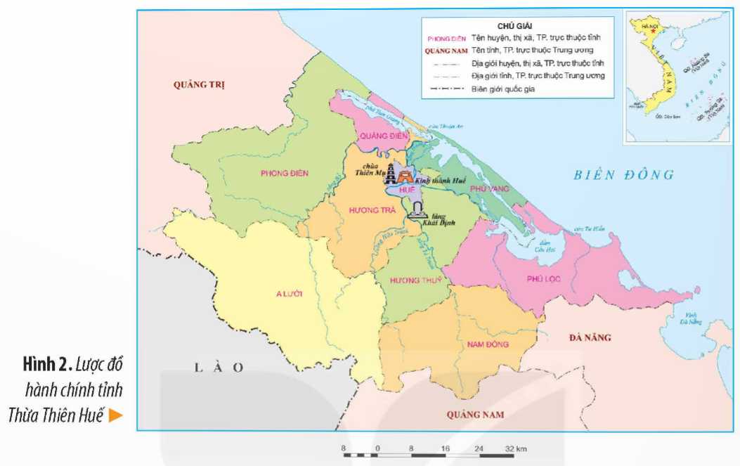KHỞI ĐỘNGCâu hỏi: Quần thể di tích Cố đô Huế là di sản văn hoá thế giới đầu tiên của Việt Nam được UNESCO ghi danh. Hãy chia sẻ những điều em biết về di sản này.Giải chi tiết:Quần thể di tích Cố đô Huế hay Quần thể kiến trúc cố đô Huế là những di tích lịch sử - văn hóa do triều Nguyễn chủ trương xây dựng trong khoảng thời gian từ đầu thế kỷ XIX đến nửa đầu thế kỷ XX trên địa bàn kinh đô Huế xưa; nay thuộc phạm vi thành phố Huế và một vài vùng phụ cận thuộc tỉnh Thừa Thiên Huế, Việt Nam.KHÁM PHÁ1. VẺ ĐẸP CỦA CỐ ĐÔ HUẾCâu 1: Quan sát lược đồ hình 2, em hãy xác định vị trí địa lí của Cố đô Huế.Giải chi tiết:Cố đô Huế thuộc địa phận thành phố Huế và một vài vùng phụ cận thuộc tỉnh Thừa Thiên Huế.Câu 2: Đọc thông tin và quan sát các hình từ 3 đến 5, em hãy mô tả vẻ đẹp của Cố đô Huế.   Giải chi tiết:Cảnh quan thiên nhiên Cố đô Huế được tô điểm bởi vẻ đẹp của dùng sông Hương uốn lượn quanh kinh thành, Núi Ngự Bình cạnh dòng sông mang vẻ đẹp hùng vĩ nên thơ với bốn mùa thông reo, chim hót.2. KỂ CHUYỆN LỊCH SỬ CỐ ĐÔ HUẾCâu 1: Đọc thông tin, hãy cho biết Kinh thành Huế được xây dựng vào triều đại nào?Giải chi tiết:Kinh thành Huế được xây dựng từ đời nhà Nguyễn, nơi đây gắn liền với nhiều sự kiện lịch sử của dân tộcCâu 2: Hãy kể một câu chuyện lịch sử có liên quan đến Cố đô Huế mà em yêu thích. Giải chi tiết:Câu chuyện lịch sử:Đêm mồng 4 rạng sáng 5 - 7 - 1885, Tôn Thất Thuyết tổ chức cuộc phản công quân Pháp tại kinh thành Huế. Quân Pháp ban đầu bị bất ngờ nhưng sau đó với sức mạnh từ vũ khí và lực lượng, cuộc phản công của Tôn Thất Thuyết bị thất bại, ông phải đưa vua Hàm Nghi ra Tân Sở (Quảng Trị). Tại đây, ông nhân danh vua Hàm Nghi ra “Dụ Cần vương” - kêu gọi người dân đứng lên giúp vua, cứu nước. Đây là sự mở đầu cho phong trào Cần vương, thể hiện rõ ý chí, tỉnh thần yêu nước, chiến đấu đến cùng vì độc lập, tự do của dân tộc Việt Nam.3. BẢO TỒN VÀ GIỮ GÌN GIÁ TRỊ CỐ ĐÔ HUẾCâu hỏi: Đọc thông tin và quan sát hình 7, em hãy cho biết cần làm gì để bảo tồn và giữ gìn giá trị của Cố đô Huế?Giải chi tiết:Với mục tiêu bảo tồn, giữ gìn và phát huy giá trị cuả Cố đô Huế, nhiều hoạt động tu bổ, phục dựng các di tích, cũng như tuyên truyền về những giá trị văn hóa tốt đẹp được tiến hành thường xuyên.LUYỆN TẬPCâu 1: Vì sao Cố đô Huế là nơi thu hút nhiều khách du lịch?Giải chi tiết:Cố đô Huế là nơi thu hút nhiều khách du lịch bởi vì:+ Có rất nhiều địa điểm thăm quan du lịch+ Chứa đựng nhiều văn hóa, lịch sử khác nhau+ Con người nơi đây thân thiện và đậm đà bản sắc văn hóa dân tộc vùng miền+ Có nhiều đồ ăn ngon, hấp dẫn du khách+ Giá cả phải chăngCâu 2: Hoàn thiện những nội dung (theo gợi ý dưới đây) vào vở những việc nên làm hoặc không nên làm để bảo tồn và phát huy giá trị của Cố đô HuếGiải chi tiết:- Nên làm:+ Thực hiện nội quy khi tham quan + Tuyên truyền, phát huy vẻ đẹp Cố đô Huế+ Có ý thức giữ trật tự nơi đông người- Không nên làm:+ Vứt rác bừa bãi+ Không chen lấn, xô đẩy nhau+ Nói tục, chửi bậy+ Ăn mặc hở hang quá mứcVẬN DỤNG