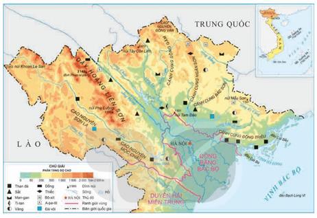 KHỞI ĐỘNGCâu hỏi:  Quan sát hình 1, em hãy trả lời các câu hỏi:- Cột mốc xác định độ cao của đỉnh núi nào?- Đỉnh núi này nằm ở vùng nào của nước ta? Nêu những hiểu biết của em về vùng đất đó. Giải chi tiết:- Cột mốc xác định độ cao của Đỉnh Phan- xi - Đỉnh núi nằm ở Phansipan là đỉnh núi cao nhất trong dãy núi Hoàng Liên Sơn, nằm ở biên giới tỉnh Lào Cai và tỉnh Lai Châu. Về mặt hành chính, đỉnh Fansipan thuộc địa giới của cả huyện Tam Đường (Lai Châu) và thị xã Sa Pa (Lào Cai), cách trung tâm thị xã Sa Pa khoảng 9 km về phía tây nam.- Chia sẻ hiểu biết của em về vùng Tây Bắc:+ Tây Bắc là vùng miền núi phía tây của miền Bắc Việt Nam, có chung đường biên giới với Lào và Trung Quốc. + Khu vực Tây Bắc còn được gọi là Tây Bắc Bắc Bộ và là một trong 3 tiểu vùng địa lý tự nhiên của vùng Bắc Bộ ở Việt Nam (2 tiểu vùng kia là: Vùng Đông Bắc và Đồng bằng sông Hồng)+ Địa hình Tây Bắc hiểm trở, có nhiều khối núi và dãy núi cao chạy theo hướng Tây Bắc - Đông Nam.+ Về cơ bản, vùng Tây Bắc là không gian sinh sống và văn hóa của đồng bào các dân tộc Thái, Tày, Nùng, H Mông.KHÁM PHÁ1. VỊ TRÍ ĐỊA LÝCâu hỏi: Đọc thông tin và quan sát hình 2, em hãy xác định vị trí của vùng Trung du và miền núi Bắc Bộ trên lược đồ.Giải chi tiết:- Trung du và miền núi Bắc Bộ là vùng lãnh thổ nằm ở phía bắc của đất nước Việt Nam.- Khu vực Trung du và miền núi Bắc Bộ giáp với:+ Các tỉnh: Quảng Đông, Quảng Tây và Vân Nam của Trung Quốc ở phía bắc;+ Phía tây giáp Lào;+ Phía nam giáp Đồng bằng sông Hồng và vùng Duyên hải miền Trung;+ Phía đông giáp Vịnh Bắc Bộ.2. ĐẶC ĐIỂM THIÊN NHIÊNa) Địa hìnhCâu hỏi:Đọc thông tin và quan sát các hình 2, 4, 5, em hãy:- Xác định trên lược đồ: dãy núi Hoàng Liên Sơn, đỉnh Phan-xi-păng và cao nguyên Mộc Châu.- Mô tả đặc điểm chính của địa hình ở vùng Trung du và miền núi Bắc Bộ.  Đáp án:- Dãy Hoàng Liên Sơn và cao nguyên Mộc Châu nằm phía Tây Bắc của Việt Nam- Đặc điểm chính: chủ yếu là đồi núi, có nhiều dãy núi lớn. Trong vùng còn có một số cao nguyên và đồi núi thấpb) Khí hậuCâu hỏi: Đọc thông tin và quan sát hình 6, em hãy nêu đặc điểm nổi bật của khí hậu vùng Trung du và miền núi Bắc Bộ.Giải chi tiết:Có khí hậu nhiệt đới ẩm gió mùa với mùa đông lạnh nhất cả nước, khí hậu cũng chịu ảnh hưởng bởi độ cao của địa hình.Khí hậu của vùng cũng chịu ảnh hưởng sâu sắc bởi độ cao địa hình. Ở các vùng núi cao nhiệt độ hạ thấp, vào các tháng mùa đông đôi khi có tuyết rơi (thị xã Sa Pa - tỉnh Lào Cai, đỉnh núi Mẫu Sơn - tỉnh Lạng Sơn,...).c) Sông ngòiCâu hỏi: Đọc thông tin và quan sát hình 2, 7, 8, em hãy- Xác định trên lược đồ các sông lớn ở vùng Trung du và miền núi Bắc Bộ.- Nêu đặc điểm chính của sông ngòi ở vùng.Giải chi tiết:- Các sông lớn như: Sông Lô, Sông Hồng, Sông Đà...- Sông ngòi có nhiều thác ghềnh, có khả năng phát triển thủy điện.d) Khoáng sảnCâu hỏi: Đọc thông tin và quan sát hình 2, em hãy kể tên và xác định trên lược đồ một số khoáng sản chính ở vùng Trung du và miền núi Bắc Bộ.Giải chi tiết:- Một số loại khoáng sản chính ở vùng Trung du và miền núi Bắc Bộ là: than đá; sắt; man-gan; Ti-tan; Vàng; đồng; thiếc; A-pa-tít; Đá vôi,…3. ẢNH HƯỞNG CỦA CÁC ĐIỀU KIỆN TỰ NHIÊN ĐỐI VỚI SẢN XUẤT VÀ ĐỜI SỐNGCâu hỏi: Đọc thông tin và quan sát các hình từ 9 đến 14, em hãy cho biết điều kiện tự nhiên có ảnh hưởng như thế nào đối với đời sống và sản xuất ở vùng Trung du và miền núi Bắc Bộ.Giải chi tiết:- Điều kiện tự nhiên của vùng Trung du và miền núi Bắc Bộ tạo thuận lợi để phát triển nhiều ngành kinh tế, như:+ Công nghiệp khai thác và chế biến khoáng sản, thuỷ điện;+ Trồng và chế biến cây công nghiệp, cây ăn quả, dược liệu,...+ Du lịch.- Tuy nhiên, người dân trong vùng cũng gặp một số khó khăn trong sinh hoạt và sản xuất do địa hình bị chia cắt, thiên tai (lũ quét, sạt lở đất, sương muối, rét đậm, rét hại,...).…4. BIỆN PHÁP BẢO VỆ THIÊN NHIÊN VÀ PHÒNG, CHỐNG THIÊN TAICâu 1:  Dựa vào kiến thức đã học, em hãy kể tên một số thiên tai thường xảy ra ở vùng Trung du và miền núi Bắc Bộ.Giải chi tiết:Một số thiên tai thường xảy ra ở vùng Trung du và miền núi Bắc Bộ là: lũ quét, sạt lở đất, sương muối, rét đậm, rét hại,…Câu 2: Đọc thông tin và sơ đồ hình 15, em hãy nêu một số biện pháp góp phần bảo vệ thiên nhiên và phòng, chống thiên tai.Giải chi tiết:- Một số biện pháp bảo vệ rừng: + Tuyên truyền, vận động người dân có ý thức bảo vệ rừng+ Trồng rừng và bảo vệ rừng+ Xây dựng các công trình thủy lợi ,...+ Sử dụng tiết kiệm, hiệu quả tài nguyên thiên nhiên.LUYỆN TẬPCâu hỏi: Hãy cho biết trong các câu sau câu nào đúng câu nào sai.a) Vùng Trung du và miền núi Bắc Bộ tiếp giáp với hai quốc gia là Lào và Cam -pu-chia(Cambodia)b) Vùng Trung du và miền núi Bắc Bộ có khí hậu nhiệt đới ẩm gió mùa với mùa đông lạnh nhất cả nước.c) Vùng Trung du và miền núi Bắc Bộ có nhiều sông lớn thuận tiện cho phát triển thủy điện.d) Vùng Trung du và miền núi Bắc Bộ là nơi giàu tài nguyên khoáng sản bậc nhất cả nướcGiải chi tiết:Câu  A : SaCâu B: ĐúngCâu C: ĐúngCâu D: ĐúngVẬN DỤNG